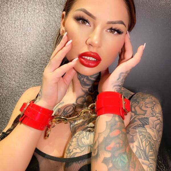Kinky Diva - Handboeien - BDSM - Lak - Rood - Goud - Afbeelding 3