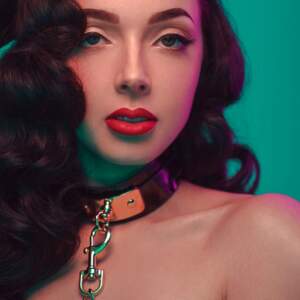 Kinky Diva - Vegas Sinners - Zwarte Lak Collar met O-ring en Gouden Leash