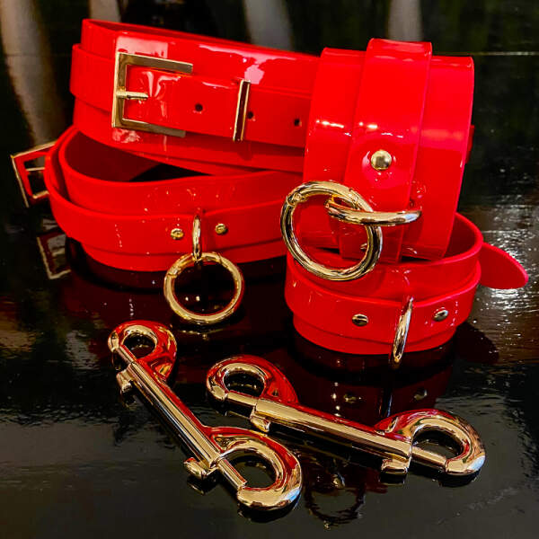 Kinky Diva - Handboeien - Dijboeien - BDSM - Lak - Rood- Goud - Afbeelding 3