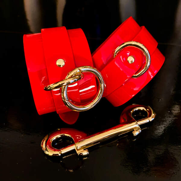 Kinky Diva - Handboeien - BDSM - Lak - Rood - Goud