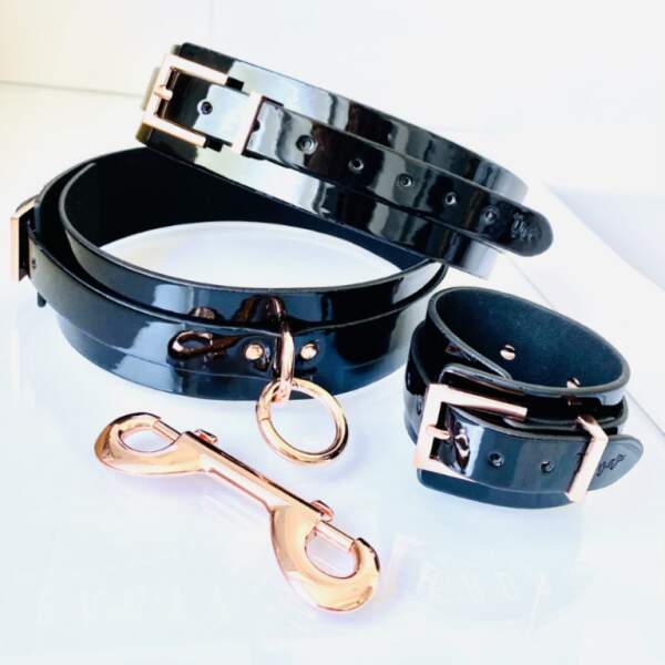 Kinky Diva - Handboeien - Dijboeien - BDSM - Lak - Zwart - Rosé Goud - Afbeelding 3
