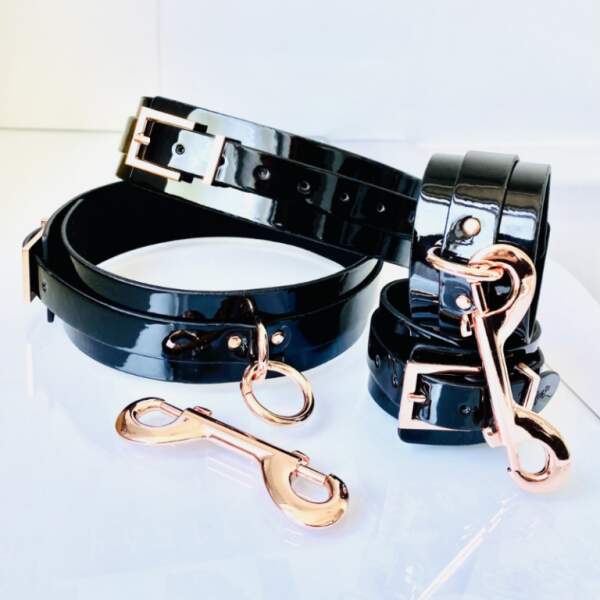 Kinky Diva - Handboeien - Dijboeien - BDSM - Lak - Zwart - Rosé Goud - Afbeelding 2