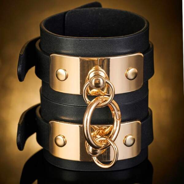 Kinky Diva - Vegas Sinners - Zwarte PU-leren Handboeien met Goud - Afbeelding 3