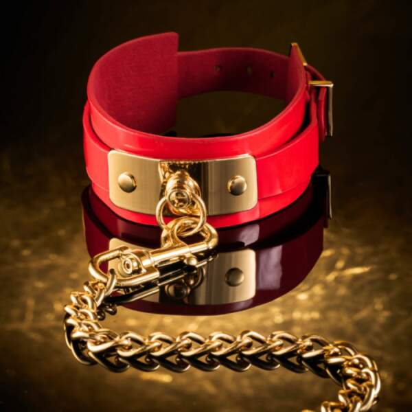 Kinky Diva - Vegas Sinners - Rode Lak Collar met O-ring en Gouden Leash - Afbeelding 2