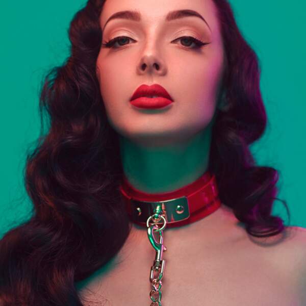 Kinky Diva - Vegas Sinners - Rode Lak Collar met O-ring en Gouden Leash - Afbeelding 4