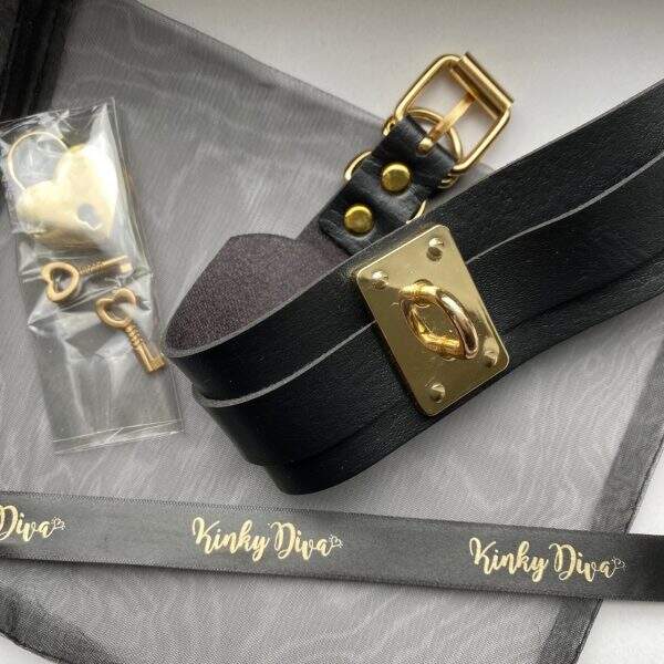 Kinky Diva - Collar Heart Lock - Choker - BDSM - PU Leer - Goud - Zwart - Afbeelding 4