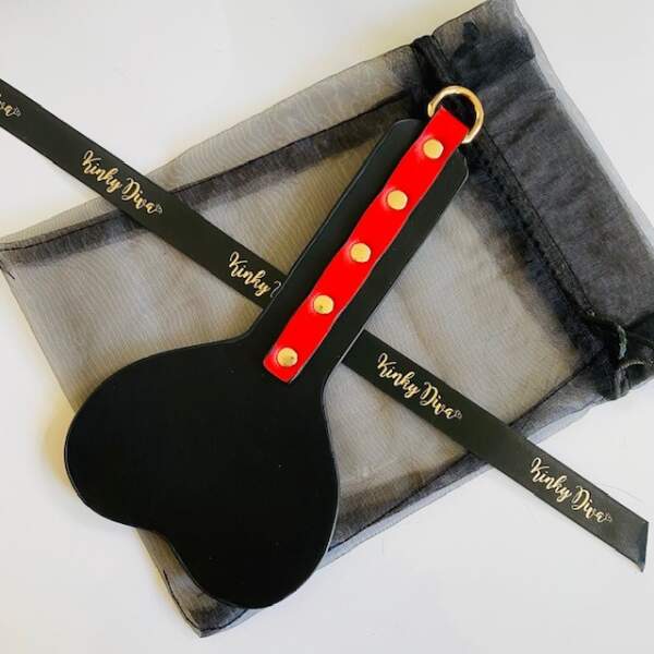 Kinky Diva - Luxury Paddle - Hartvormig - BDSM - PU Leer - Rood - Zwart - Goud - Afbeelding 3