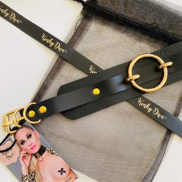 Kinky Diva - O-Ring Collar - Choker - BDSM - PU Leer - Zwart - Goud - Afbeelding 2